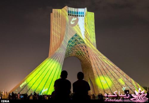 نورپردازی برج آزادی توسط هنرمند آلمانی